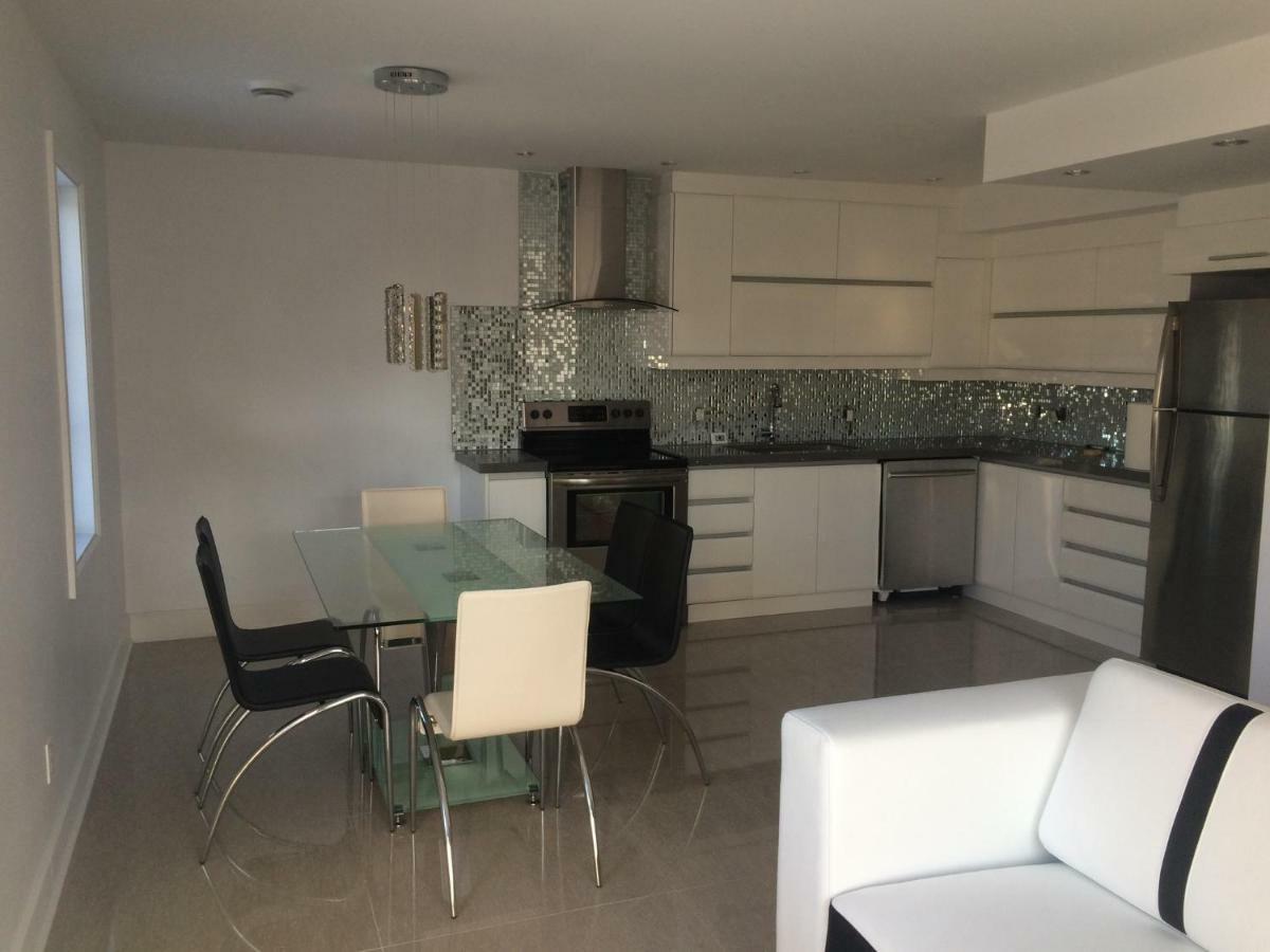 Luxury Two Story Villa Unit A Laval Esterno foto